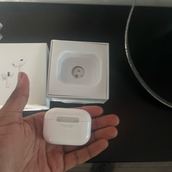 Apple White Earbud Headphones
